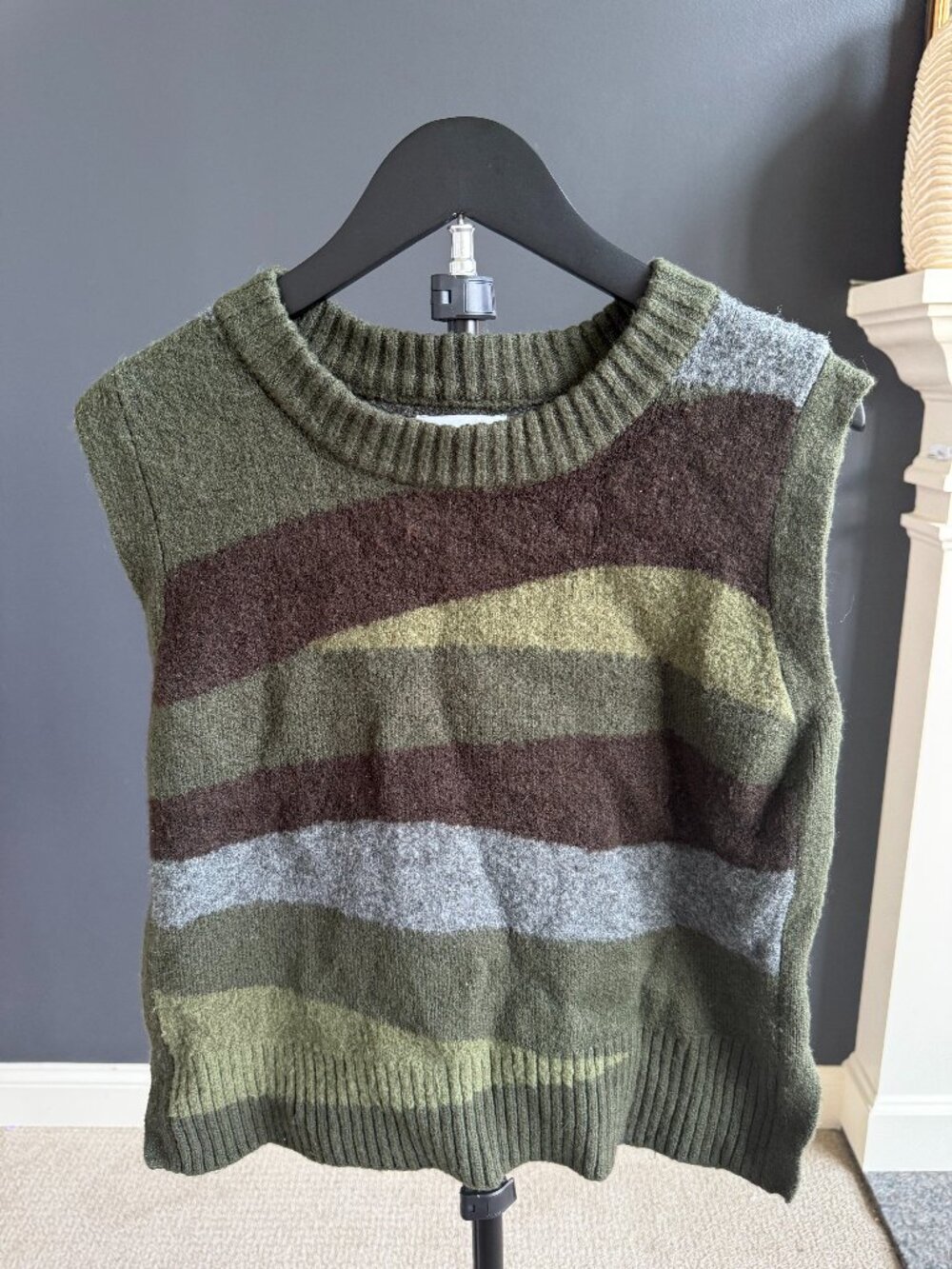 Evereve Camo Stripe Knit Sweater Vest XS